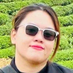 Cô Đinh Huỳnh Tuệ Tuệ